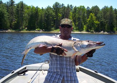 Bear's Den Lodge - Muskie Fishing Northeastern Ontario