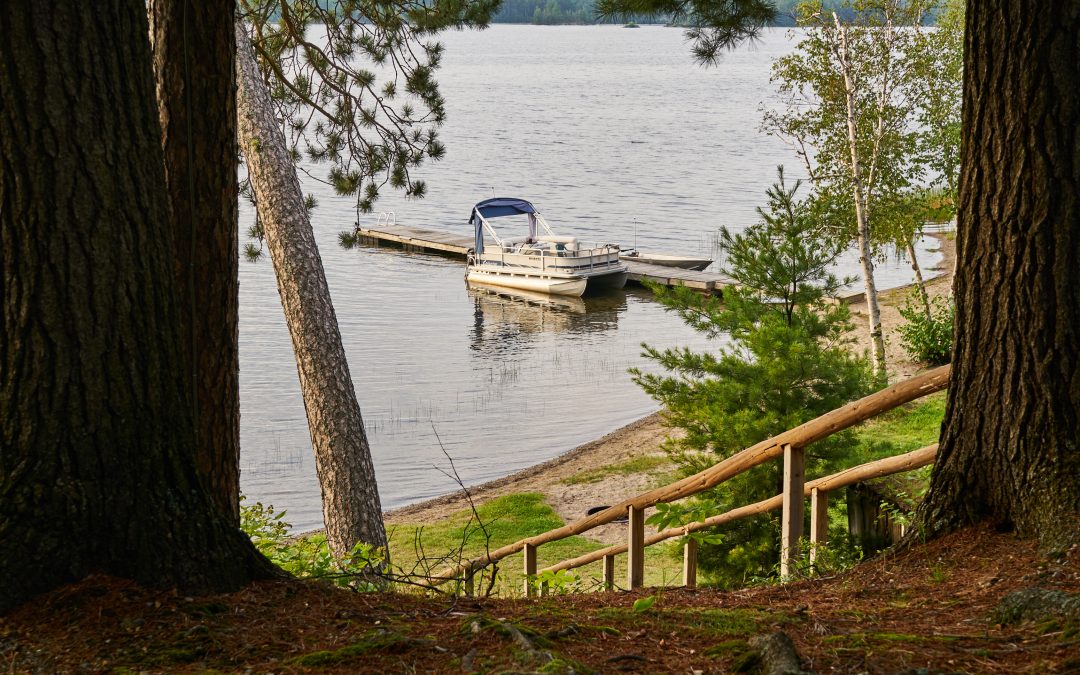 Explore a Canadian Shield Lake from Sportsman’s Lodge Wilderness Resort